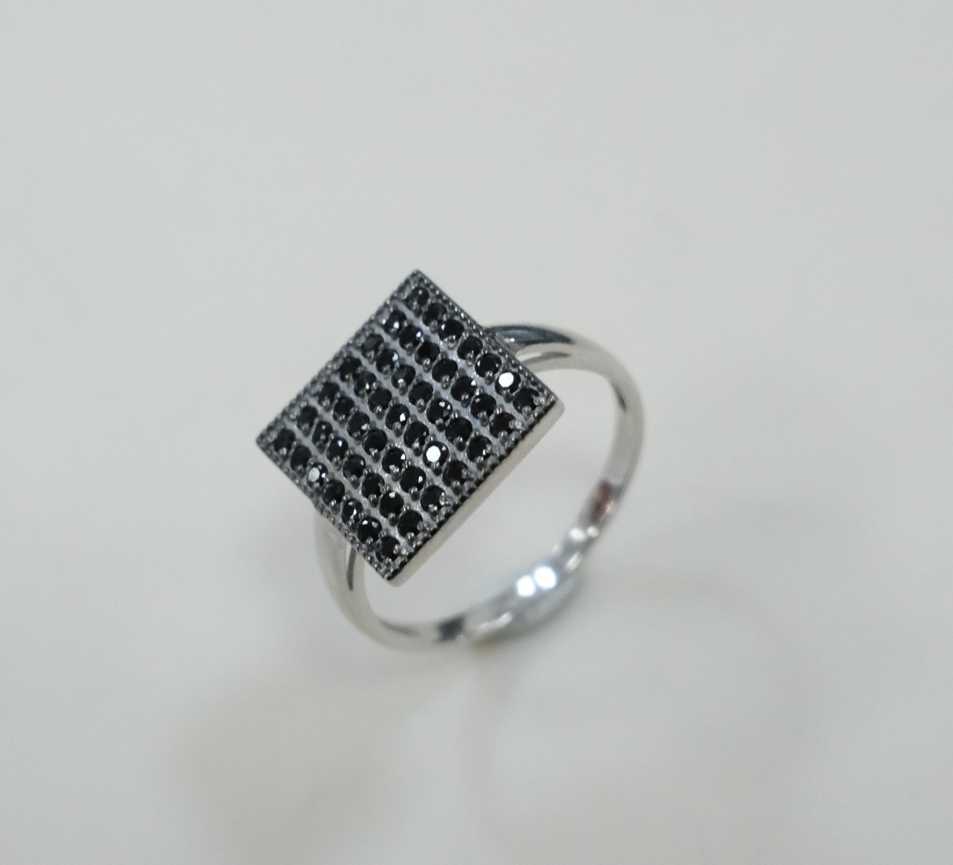 Серебряное кольцо со шпинелью
